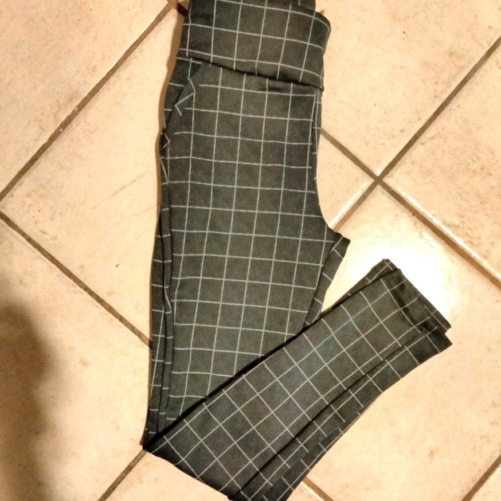 Shoaho size small checkered pants gray and white